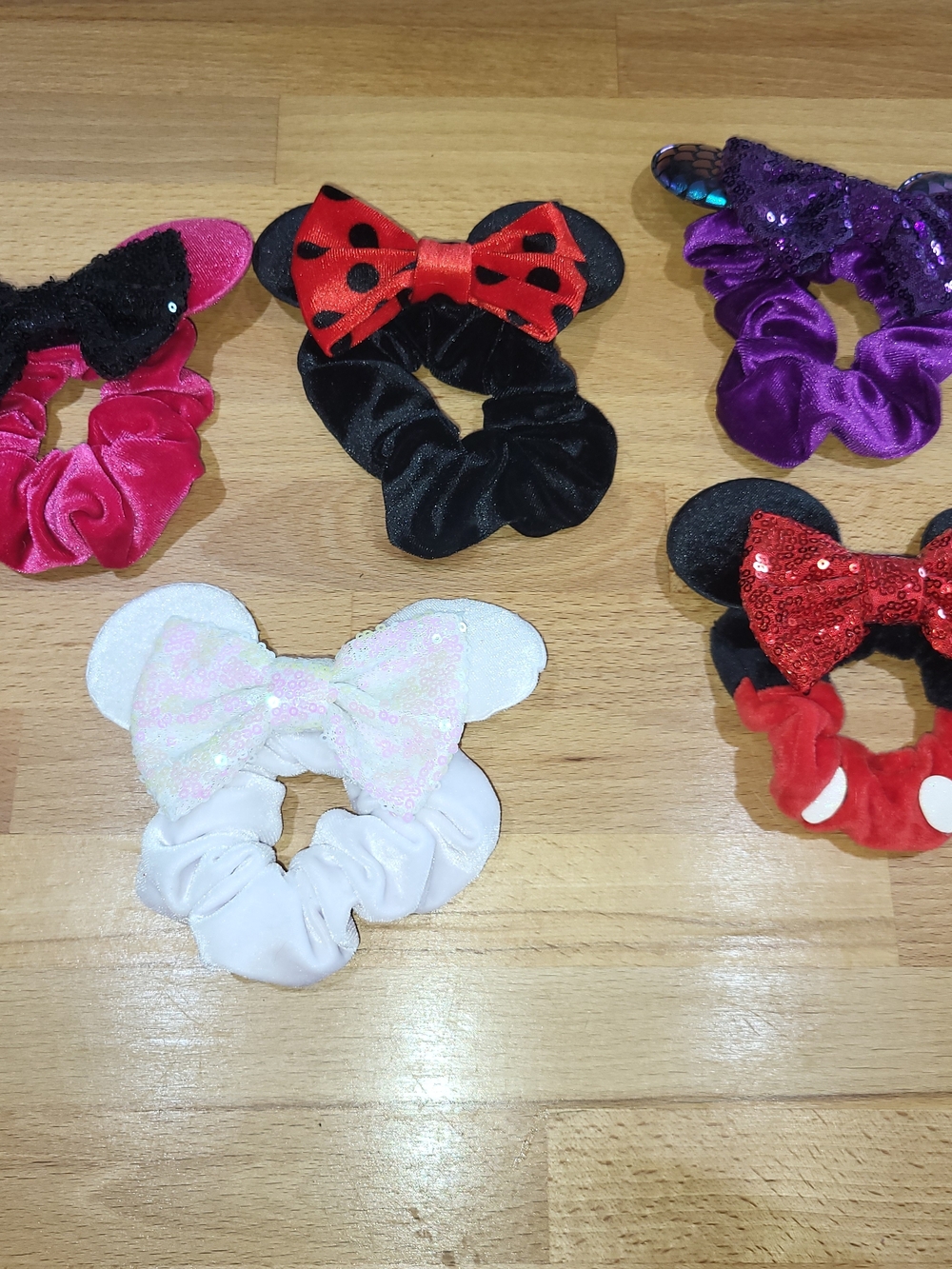 Nwot Minnie Mickey Ears Scrunchies Girls Womens Lot Of 5